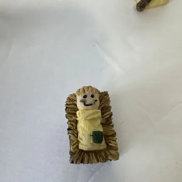 GIFTCO Vintage Holy Nativity Miniatures 11 Piece Set Polystone- Excellent In Box - Picture 6 of 11